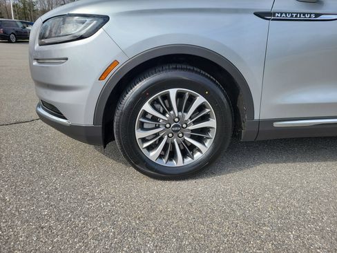 Used 2023 Lincoln Nautilus AWD w/ Premium Package image 11