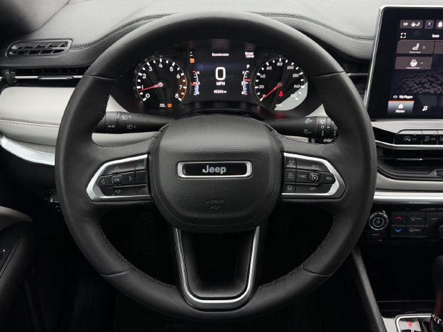 Used 2025 Jeep Compass Limited AWD/4WD image 13