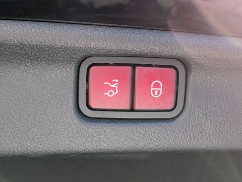 Used 2022 Mercedes-Benz C 300 Sedan image 34