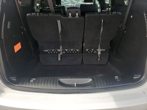 Used 2025 Chrysler Pacifica Select image 32