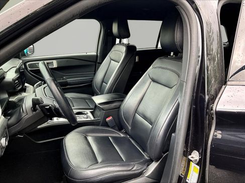 Used 2020 Ford Explorer XLT w/ Equipment Group 202A AWD/4WD image 21