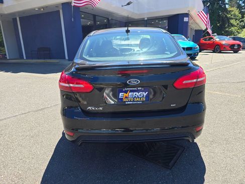 Used 2015 Ford Focus SE w/ SE Sport Package FWD image 6