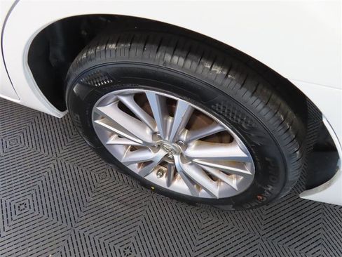 Used 2015 Toyota Corolla LE Premium image 8