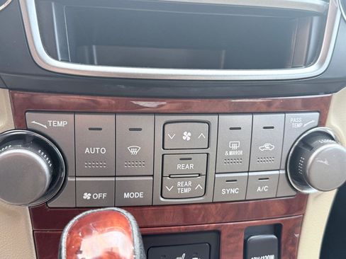 Used 2013 Toyota Highlander Limited image 18