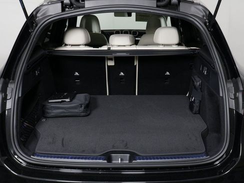 Used 2025 Mercedes-Benz GLC 350e 4MATIC image 11