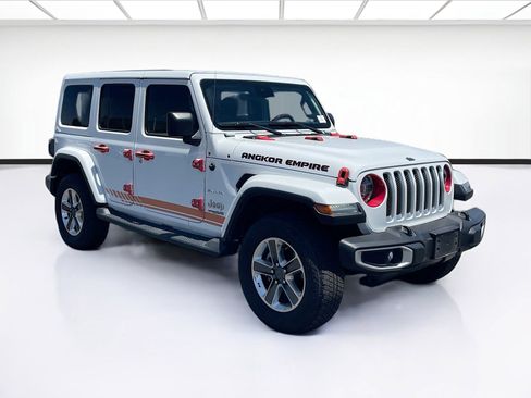 Used 2019 Jeep Wrangler Unlimited Sahara AWD/4WD image 3