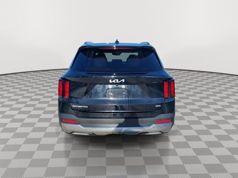 Used 2024 Kia Sorento S w/ Panoramic Sunroof Package image 7