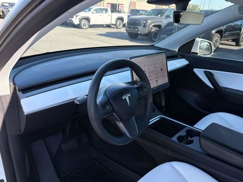 Used 2021 Tesla Model Y Long Range AWD/4WD image 10