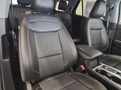 Certified 2023 Ford Explorer Limited w/ Class IV Trailer Tow Package AWD/4WD image 30