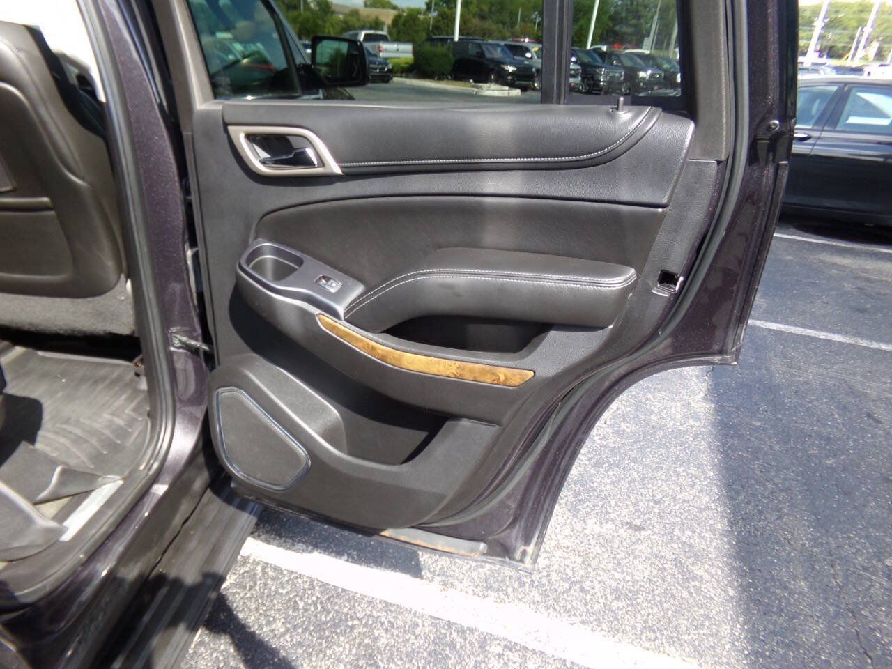 Used 2015 GMC Yukon Denali w/ Touring Package AWD/4WD image 29