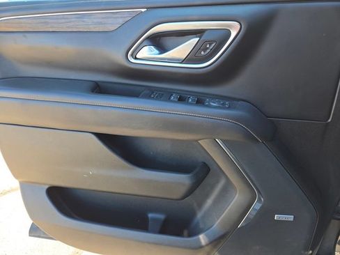 Used 2021 Chevrolet Suburban Premier w/ Premium Package AWD/4WD image 16
