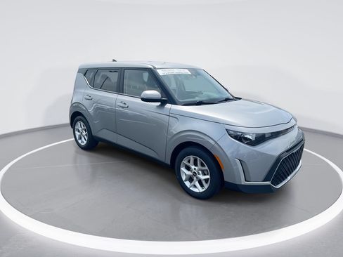 Certified 2025 Kia Soul LX w/ LX Technology Package FWD image 2