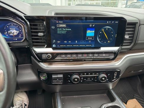 Used 2024 Chevrolet Silverado 1500 LT Trail Boss w/ Convenience Package II image 12