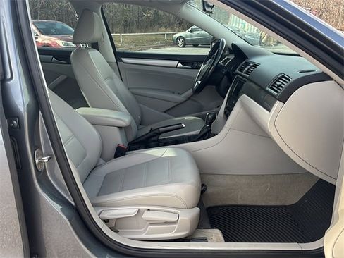 Used 2015 Volkswagen Passat 1.8T Limited Edition image 10
