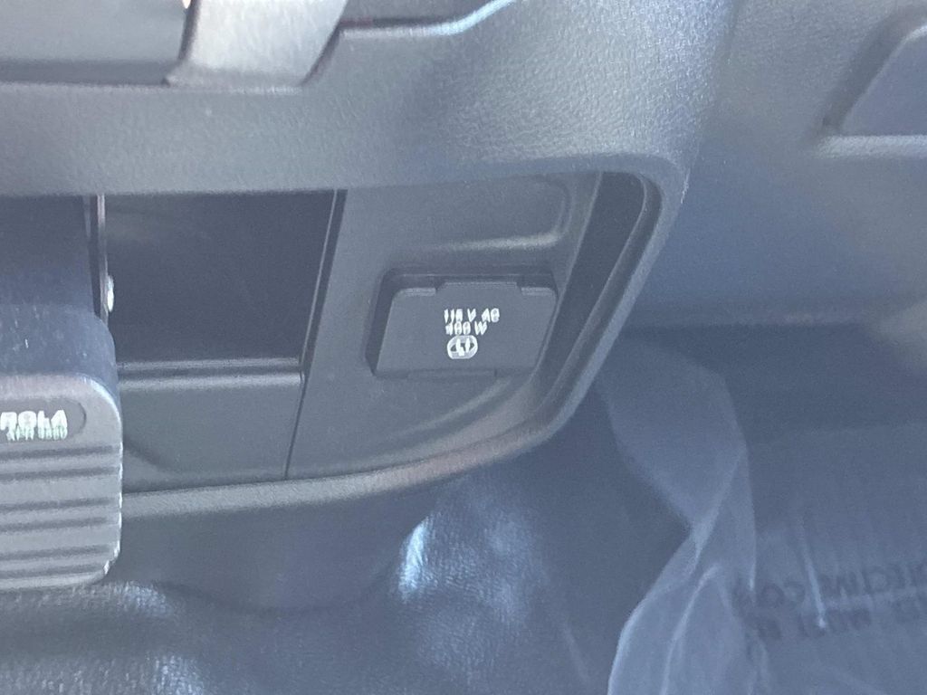 Used 2022 RAM 2500 Tradesman w/ Chrome Appearance Group AWD/4WD image 40