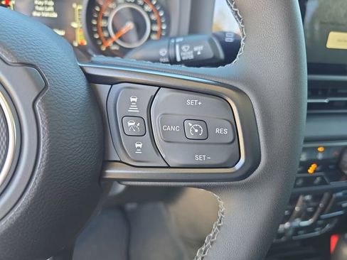 New 2026 Jeep Gladiator Mojave w/ Steel Bumper Group AWD/4WD image 24