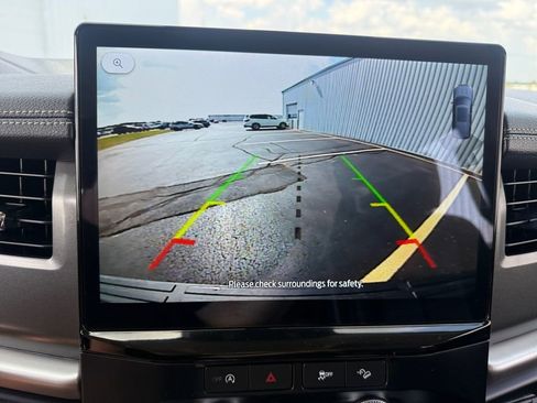 Used 2024 Ford Expedition XLT image 18