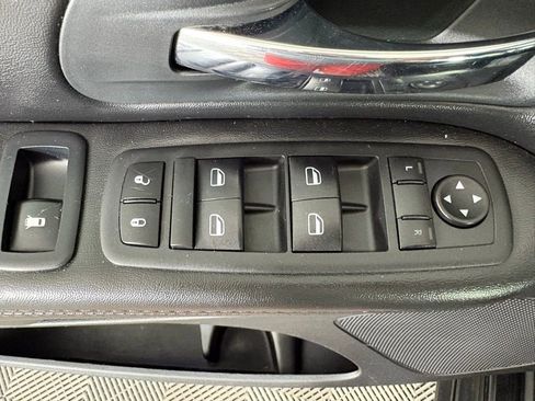 Used 2020 Dodge Grand Caravan SE FWD image 14