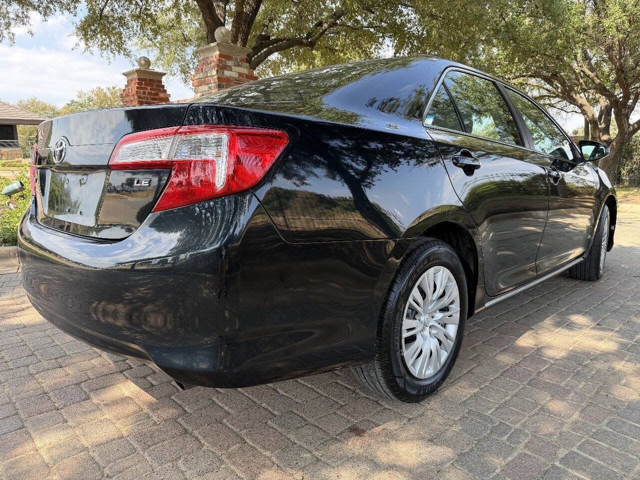 Used 2012 Toyota Camry LE FWD image 4