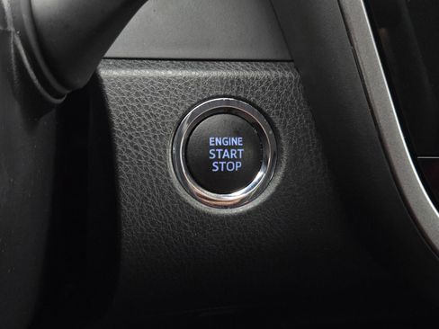 Certified 2021 Toyota Camry SE image 20