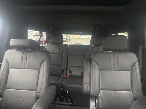 Used 2022 Chevrolet Suburban RST w/ Sport Performance Package image 11