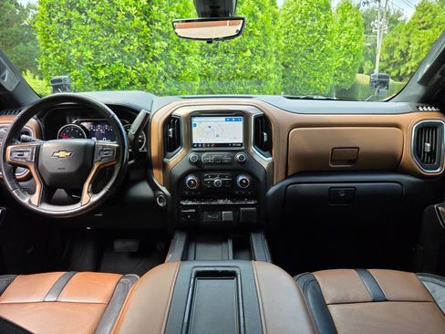 Used 2019 Chevrolet Silverado 1500 High Country w/ Technology Package image 18