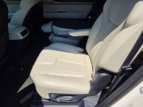 Used 2022 Hyundai Palisade SEL w/ Premium Package FWD image 12