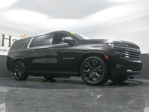Certified 2023 Chevrolet Suburban High Country image 2