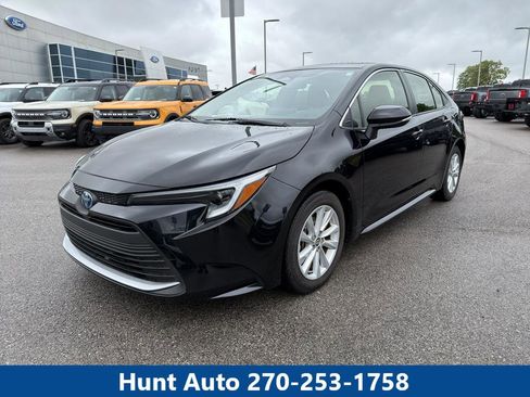 Used 2024 Toyota Corolla XLE FWD image 1
