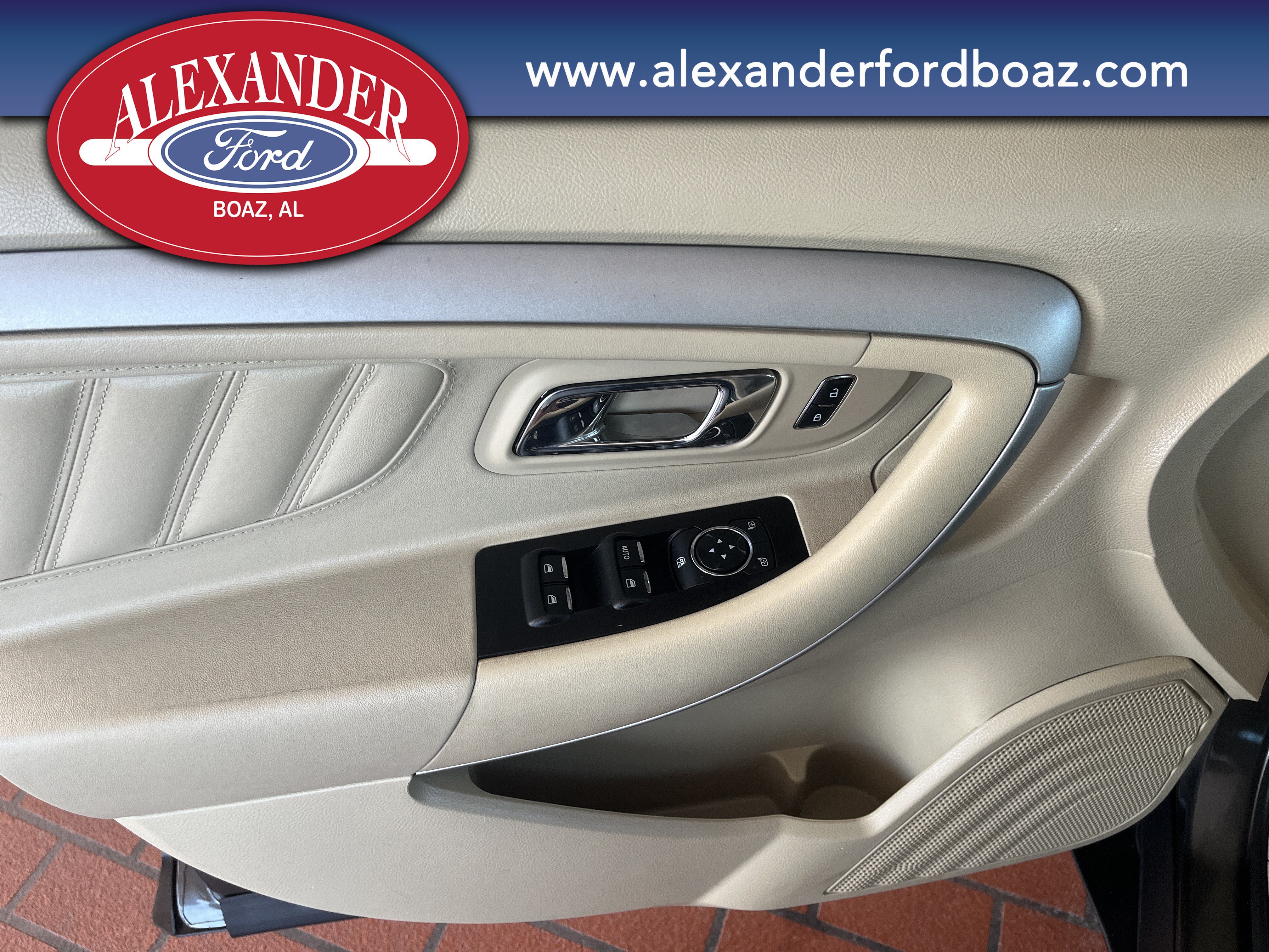 Used 2018 Ford Taurus SE FWD image 9