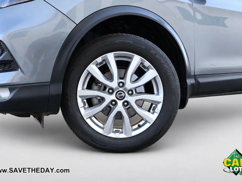 Used 2021 Nissan Rogue Sport SV FWD image 3
