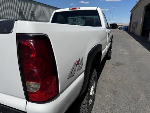 Used 2007 Chevrolet Silverado 2500 W/T w/ Heavy-Duty Power Package AWD/4WD image 18
