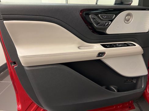 Used 2025 Lincoln Aviator Reserve w/ Equipment Group 201A image 27