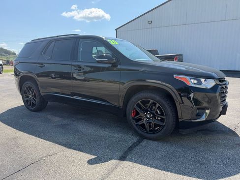 Used 2020 Chevrolet Traverse Premier w/ Redline Edition AWD/4WD image 3