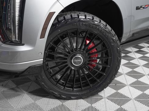 Used 2026 Cadillac Escalade V w/ LPO, ONYX Package image 37