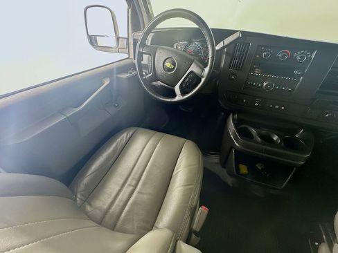 Used 2022 Chevrolet Express 2500 Extended image 9