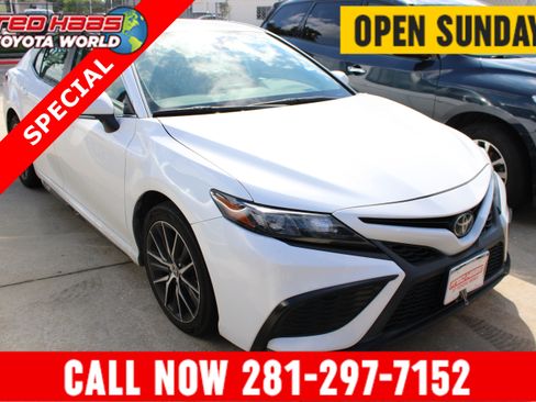 Used 2024 Toyota Camry SE FWD image 1