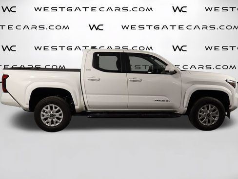 Used 2025 Toyota Tacoma SR5 RWD image 40