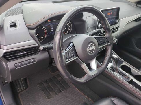 Used 2024 Nissan Altima 2.5 SR FWD image 10