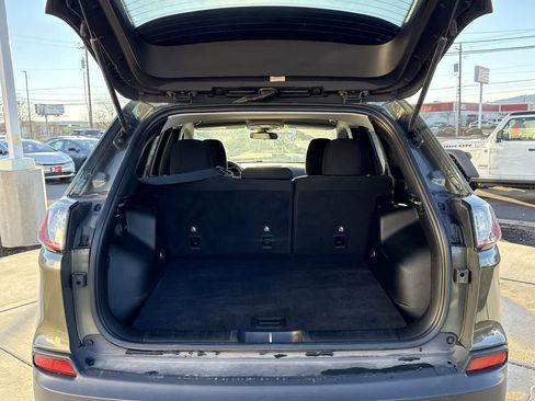 Used 2019 Jeep Cherokee Latitude w/ Popular Appearance Group image 6