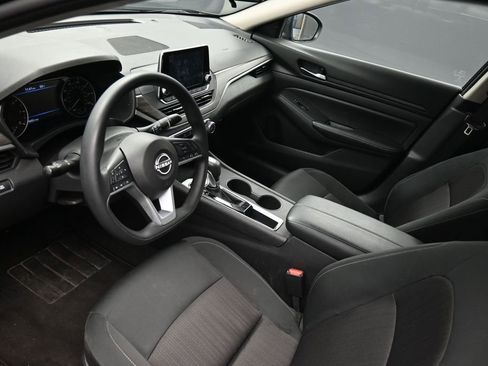 Used 2025 Nissan Altima 2.5 SV FWD image 21