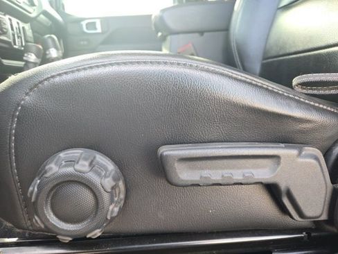 Used 2019 Jeep Wrangler Unlimited Sahara image 23