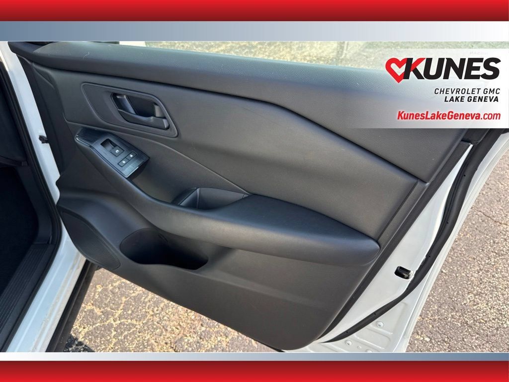 Used 2024 Nissan Rogue S FWD image 21