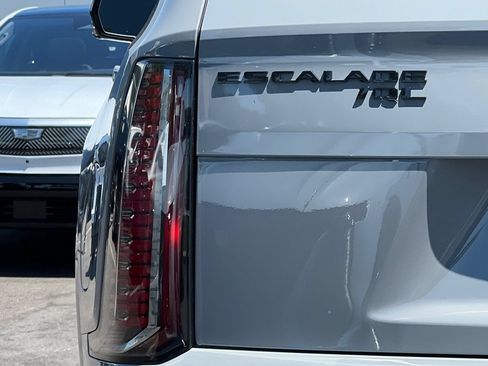 Used 2026 Cadillac Escalade IQL Sport 1 w/ LPO, ONYX Package AWD/4WD image 44