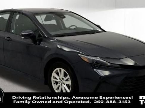 Used 2025 Toyota Camry LE image 4