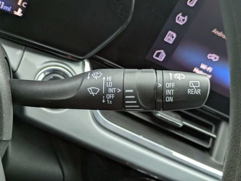 Used 2024 Chevrolet Trax LT FWD image 19