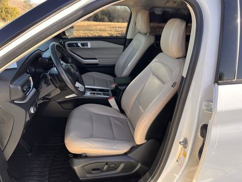 Used 2020 Ford Explorer XLT w/ Equipment Group 202A image 42