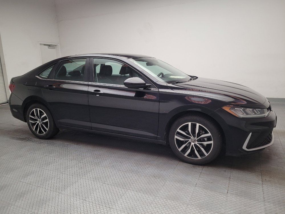 Used 2025 Volkswagen Jetta SE FWD image 11