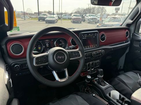 Used 2023 Jeep Wrangler Unlimited Rubicon 4xe image 4