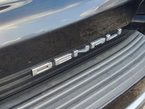 Used 2023 GMC Yukon XL Denali AWD/4WD image 7
